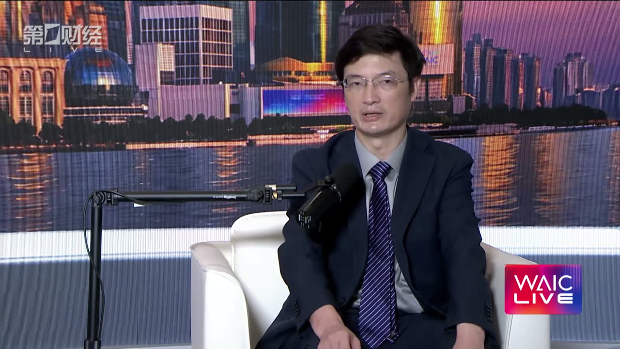 WAIC 2026 Day 2：企业要的不是机器人跳舞，而是它完成一件事现场画面 2